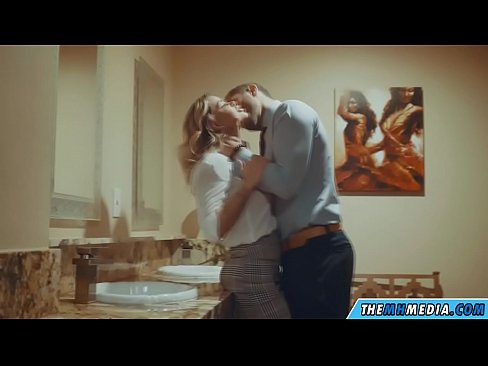 ❤️ Kiam belplena blondulo delogas vin en publika necesejo Hejmfarita porno ĉe porno eo.porngameshub.ru ❌